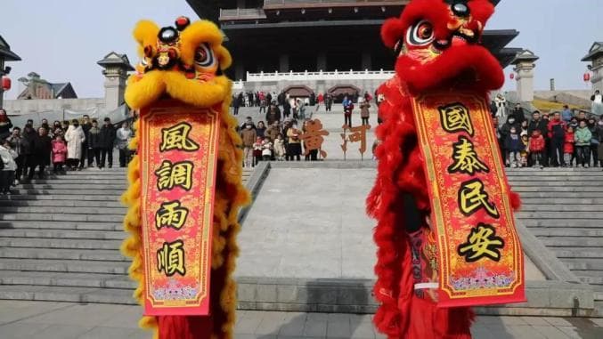 兰州七里河公安：春节亮灯见警 守护一方平安