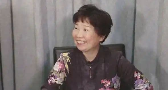 老杜和郭威的通话揭露了许妈三个问题，揭发了郭威一个问题