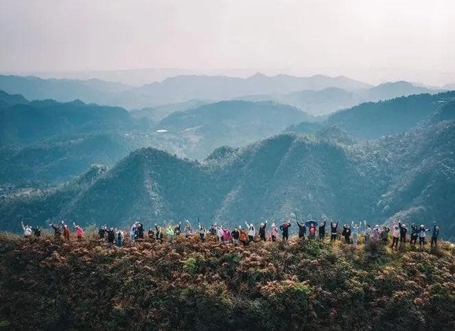 挖出6个秋冬徒步宝地！穿越洞穴、探索冰臼……周末重回一倍速生活！