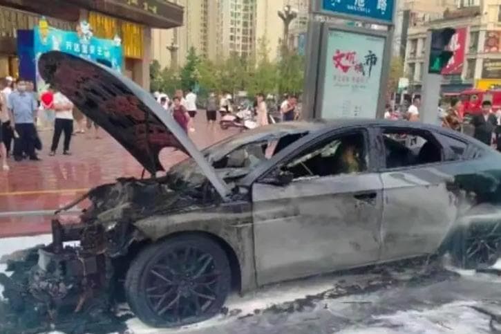 比亚迪4S店失火背后：安全质疑与企业责任