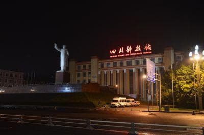 成都毛主席像：历史背景、参观攻略与周边景点推荐