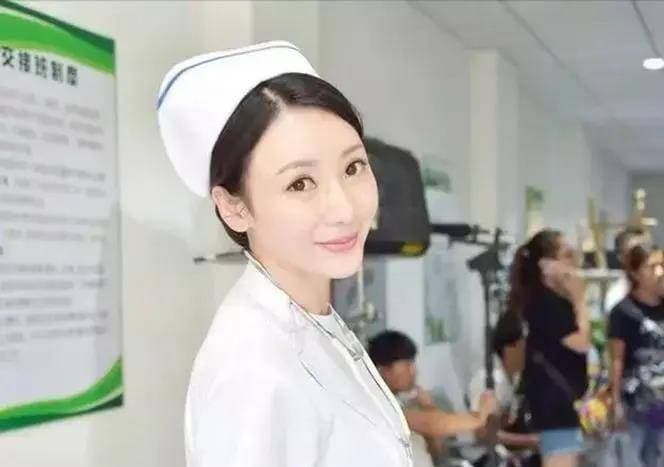 44岁柳岩回应怀孕传闻：实为术后复查