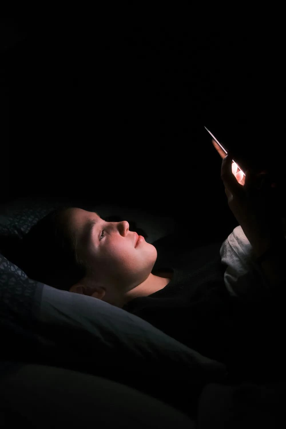熬夜玩手机，正在悄悄毁掉你的健康