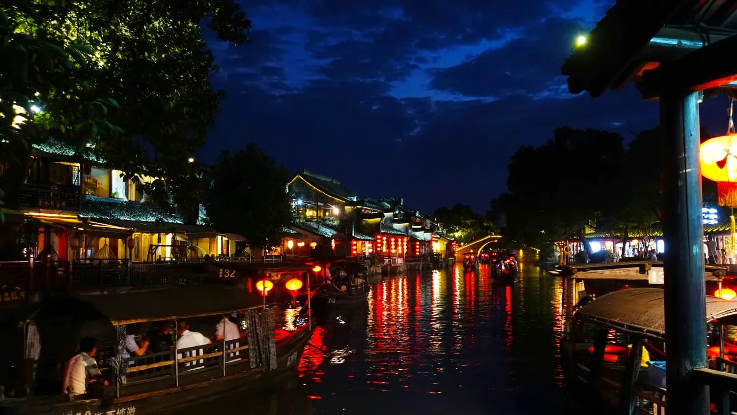冬日南京：秦淮河畔赏夜景，夫子庙里品美食，中山陵上缅伟人