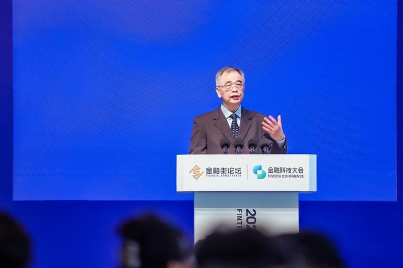 李东荣：金融机构要做好数字化转型以适应发展需要