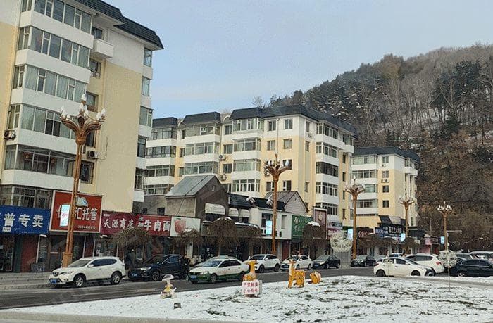 LED灯杆屏在户外潮湿环境中的影响分析