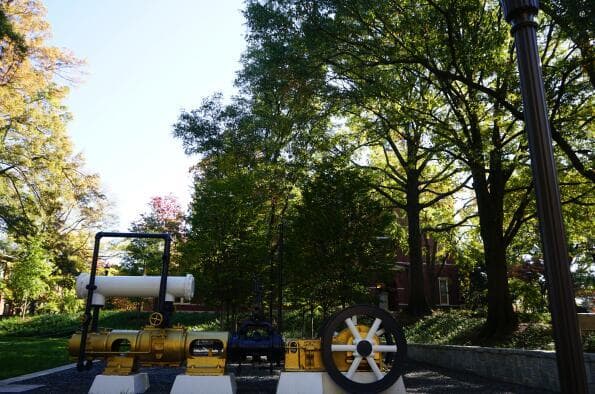 哥伦比亚大学公共卫生学院的年学费起步为34万元！