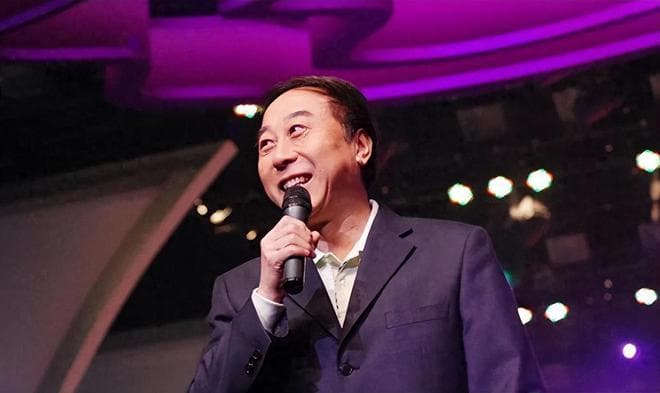 春晚老梗成追忆，如今只剩尬笑？67岁冯巩一句话掀翻回忆