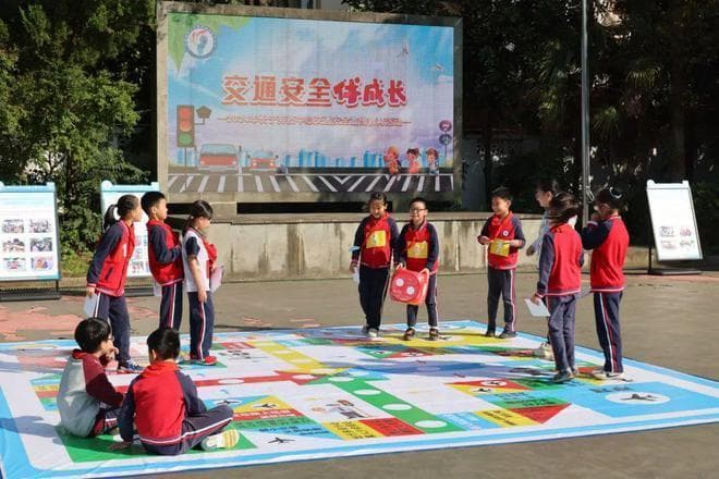 “堵心路”→“舒心路”，各地各校这样守护学生交通安全