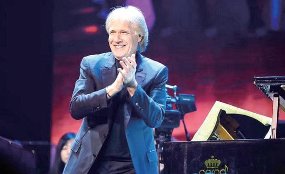 “不老音乐神话”理查德·克莱德曼在青演出，一场32年的“浪漫之约”
