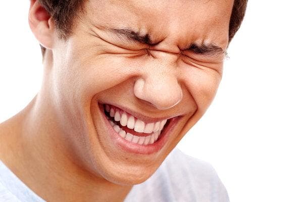 突然狂笑不止怎么回事