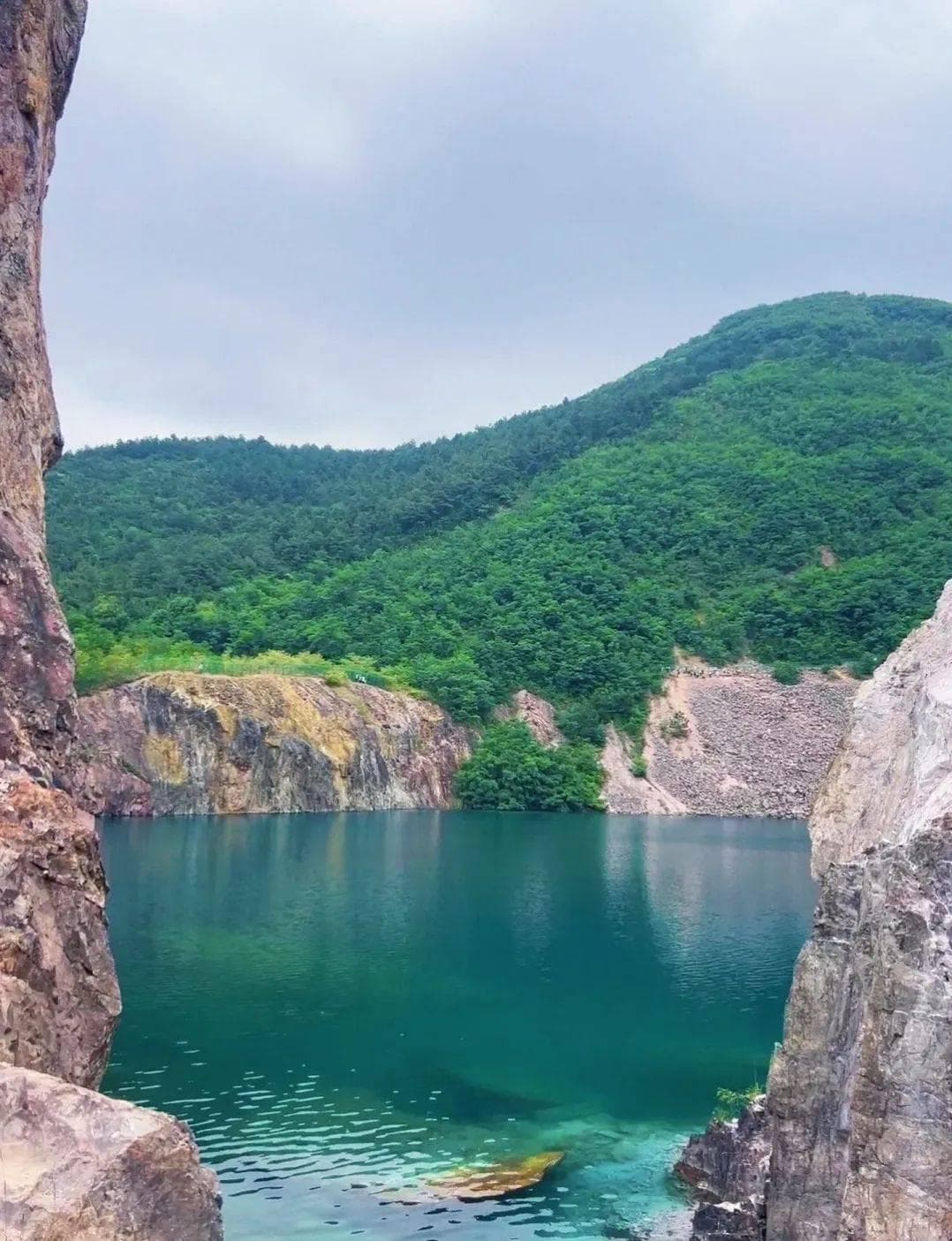 苏州大阳山：徒步者的天堂与挑战，翡翠湖的魅力与隐忧