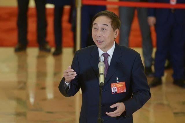 冯巩的成名史：从童年的艺术启蒙到春晚舞台的辉煌