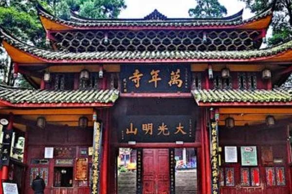四川十大寺庙排名：从万年寺到慈云寺，每一座都有独特魅力