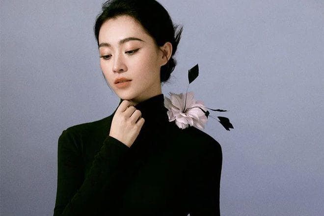 连体衣穿搭指南：从款式选择到搭配技巧，轻松变身时尚女王