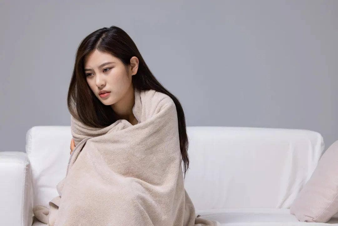 怕冷、手脚冰凉是气血不足？简单两招快速充盈气血，让身体暖起来！