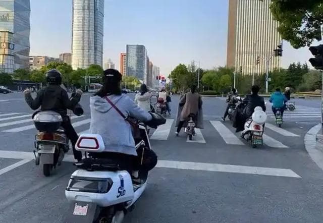 2025年电动车要注意，这3类车无法上牌，2类车限制上路，贵贱不买