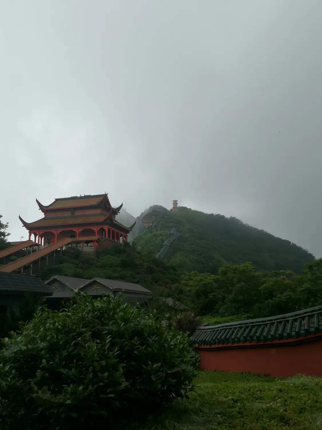 自驾游打卡：剑门关险峻风光