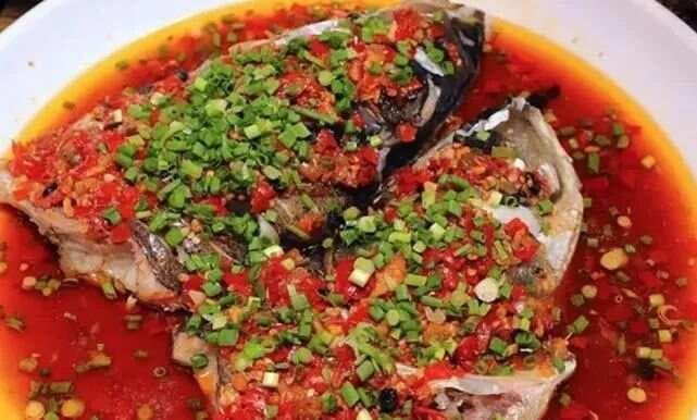 湖南十大名菜：从剁椒鱼头到东安子鸡，品味湖湘美食文化