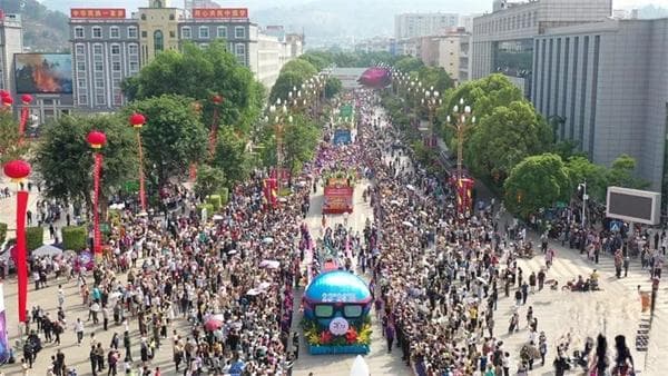 云南墨江：特色节庆聚人气 “双胞文化”点燃假日经济