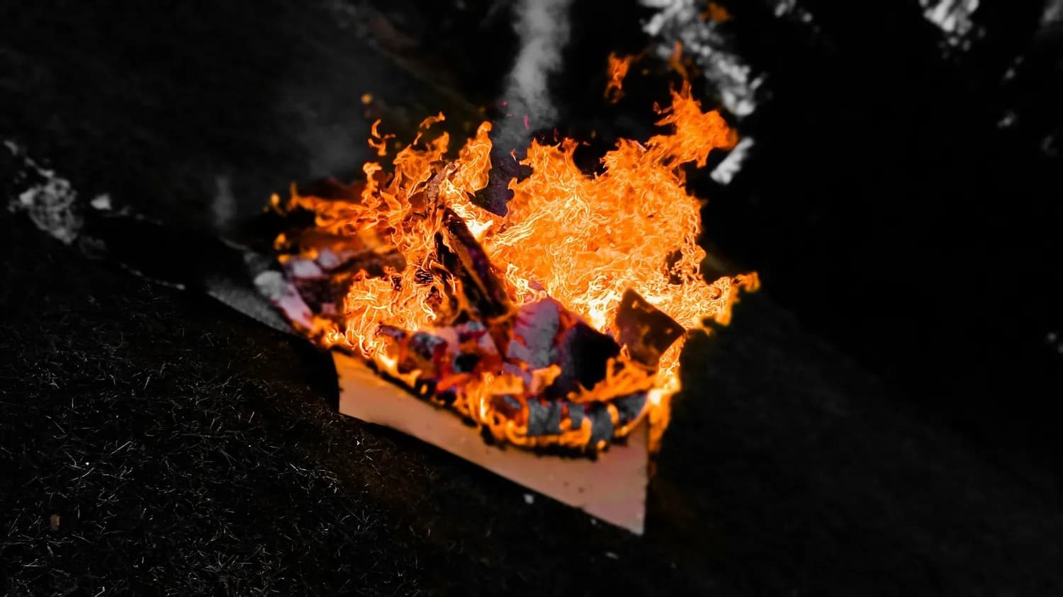 从焚书到坑儒：秦始皇统一思想的激进之路