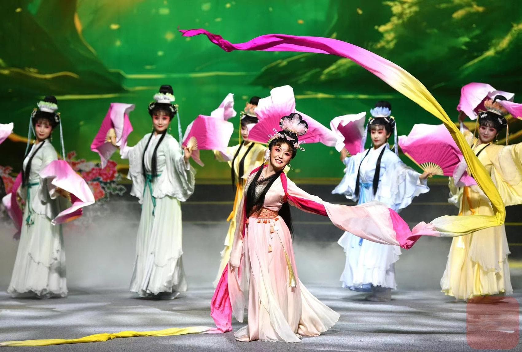 川剧盛会鸣锣启幕 传统经典川剧《芙蓉花仙》再现舞台