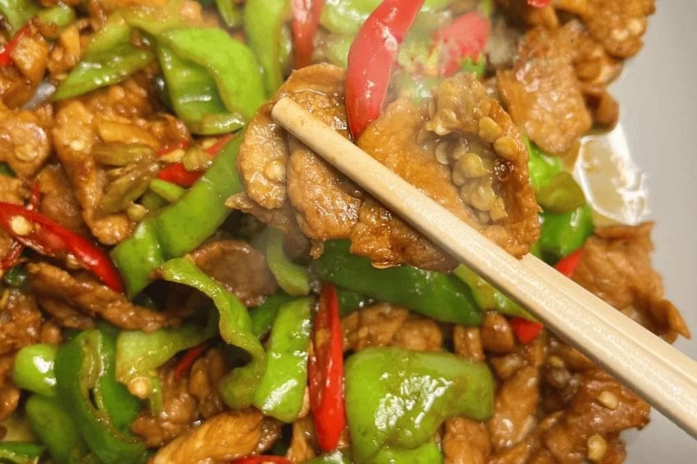 尖椒炒肉：一道简单又美味的家常菜