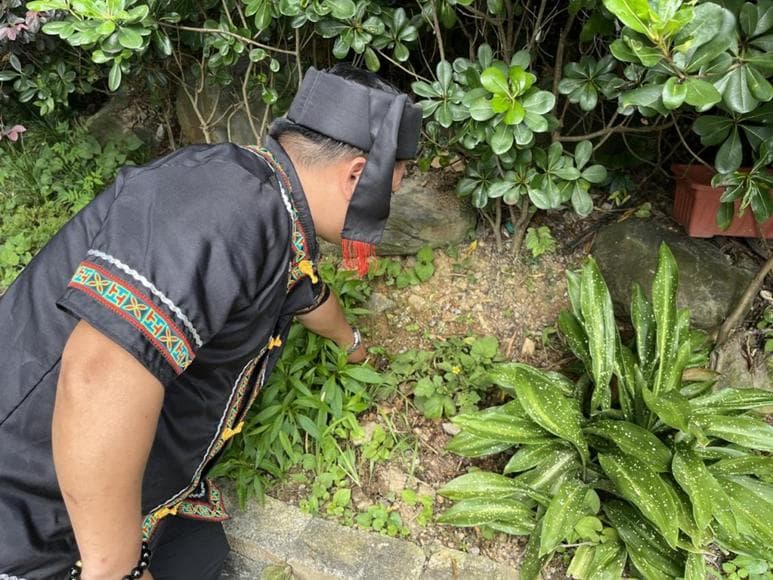 苗族非遗技艺传承的现状与未来——以黔东南苗医药、苗绣传承为例