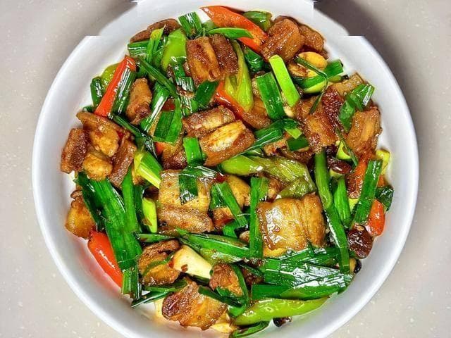 新手必学：蒜苗回锅肉等三道经典家常菜详细教程