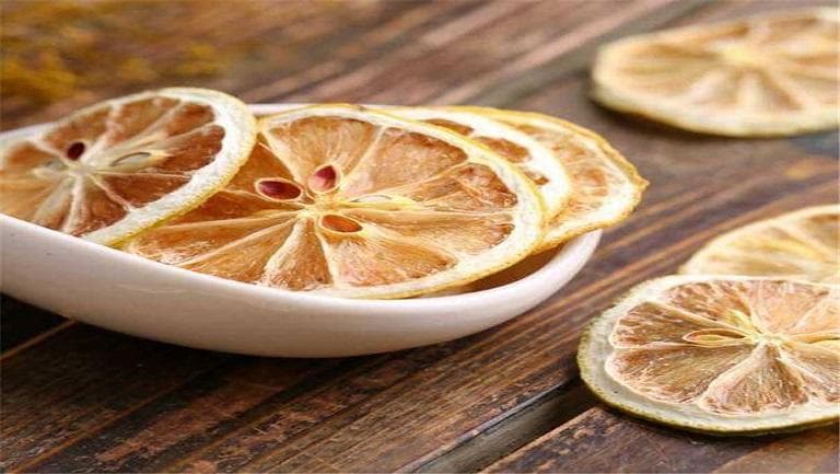 干柠檬片泡水的功效与作用、禁忌和食用方法