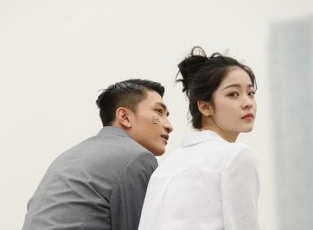 2025年属蛇女全年运势：职场压力大，财运波动需谨慎