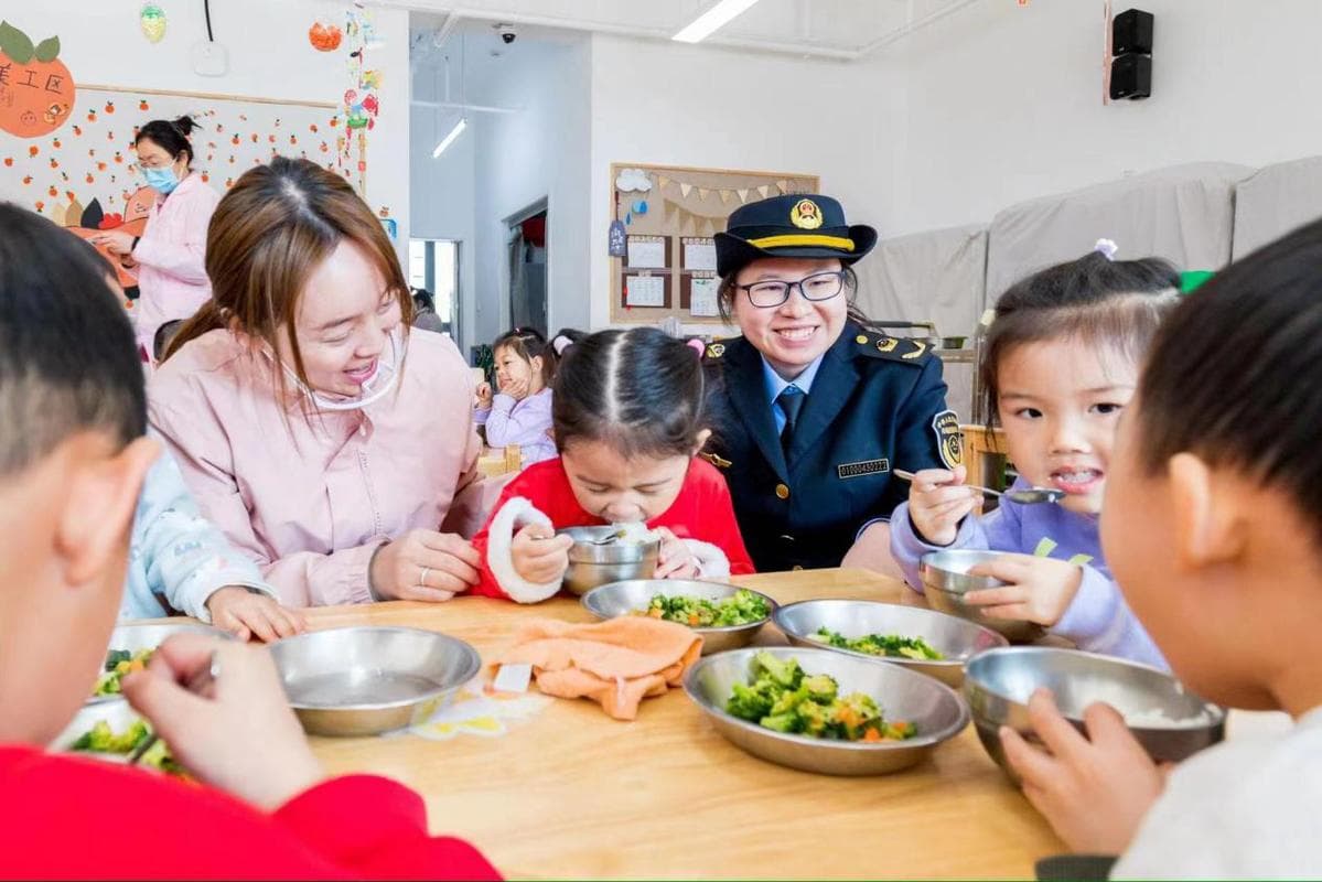 护航开学“第一餐”——海淀区开展学校食品安全监督检查行动