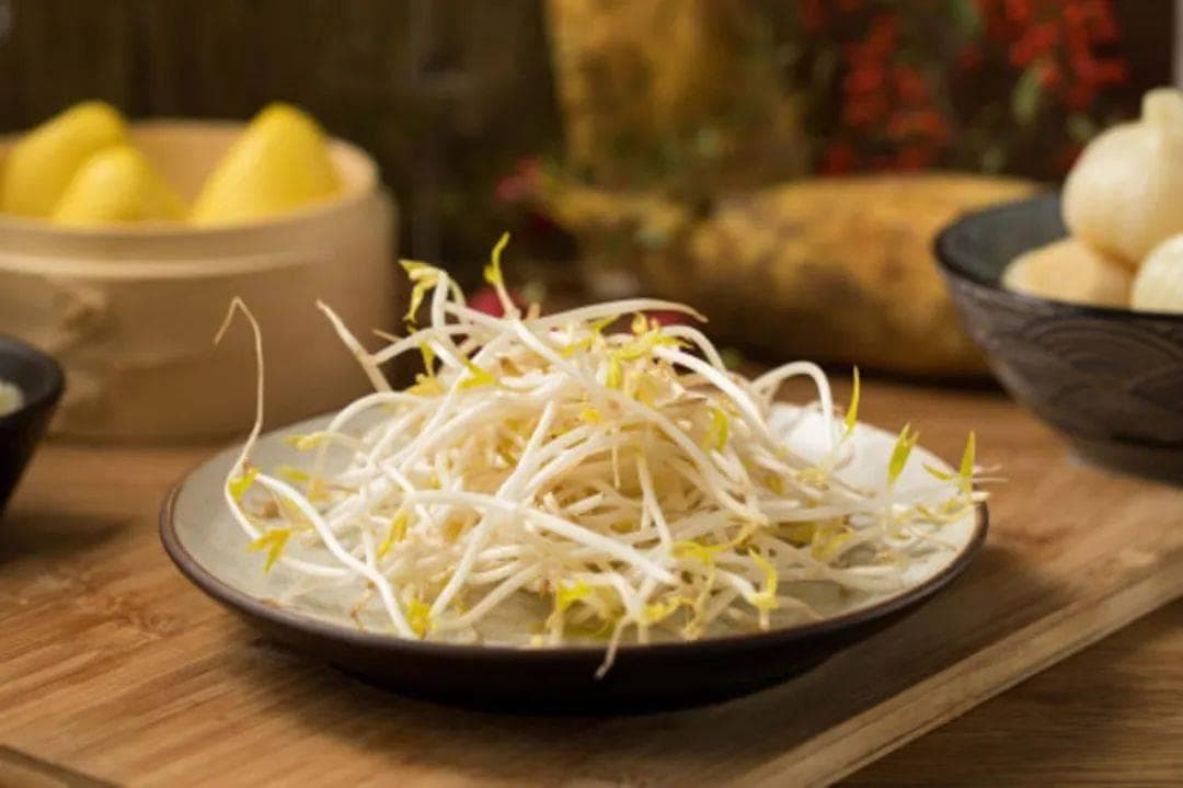经常吃豆芽对身体好吗？这三类人建议不要食用！