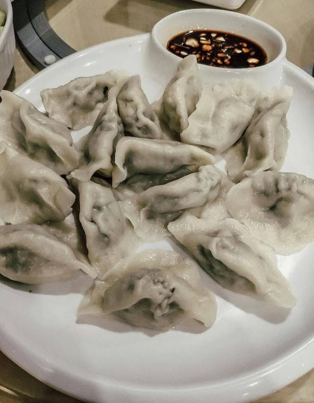 羊肉饺子，调馅时掌握1个小技巧，饺子皮薄馅大，鲜美多汁无腥味