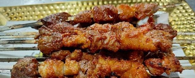 新疆美食大揭秘：羊肉串、馕与酸奶的独特魅力，吃货的天堂！