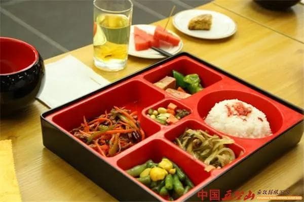 五台山斋饭：一份神圣的素食之旅