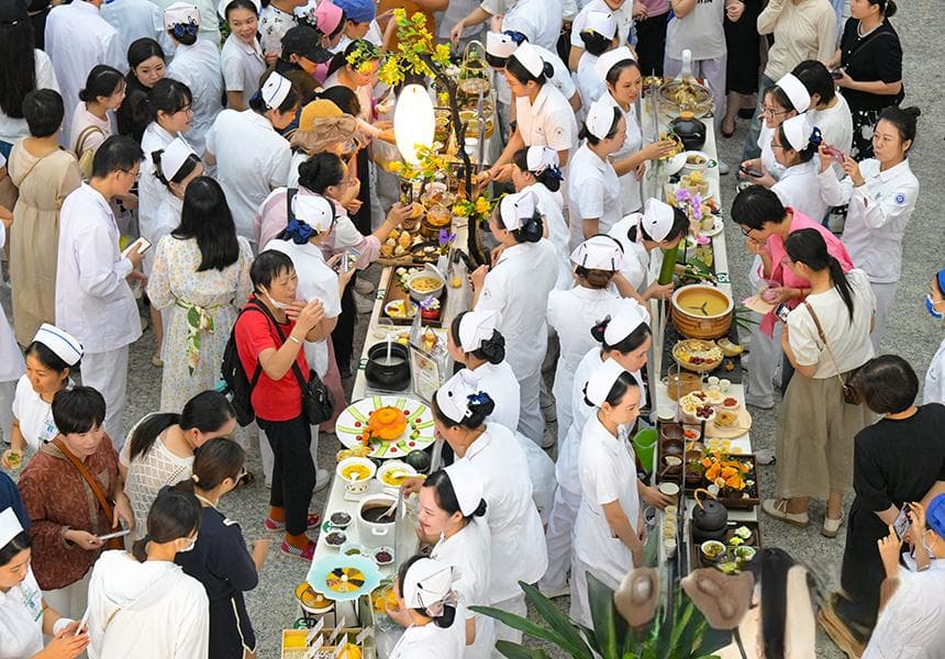 药膳美食上餐桌 舌尖上的养生新风尚