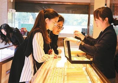 金价高位震荡，市场反响几何？