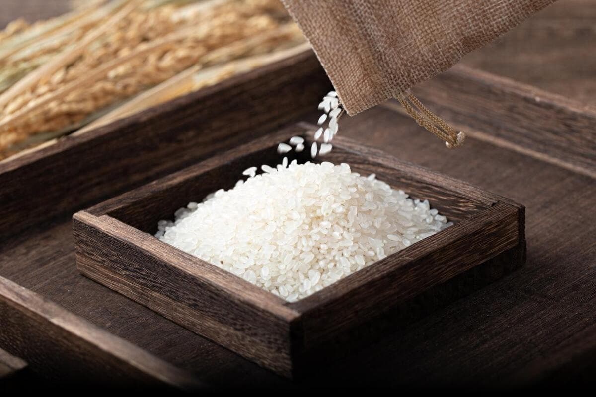 米饭和水的比例几比几最好吃（煮白米饭怎样才能让米饭喷香饱满）
