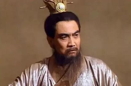三国时期，曹操、孙权和刘备的尊称是如何变化的？