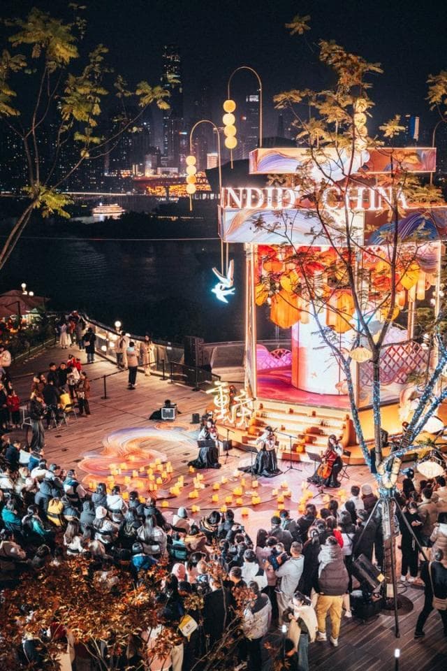 春晚重庆分会场 | 热力值被拉满 “两江四岸”餐饮连锁店位子遭“抢”空