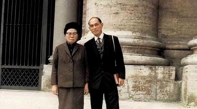 霍英东家规森严，二房三房太太貌美得宠，都生了儿子却从不争家产