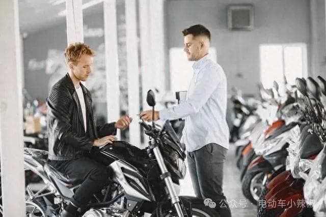 摩托车和电动车，使用1年成本差多少？选择哪个更省钱？答案来了