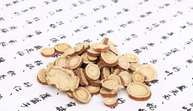 甘草是甜的吗？吃多了会上火吗？哪些人不宜吃甘草？早做了解