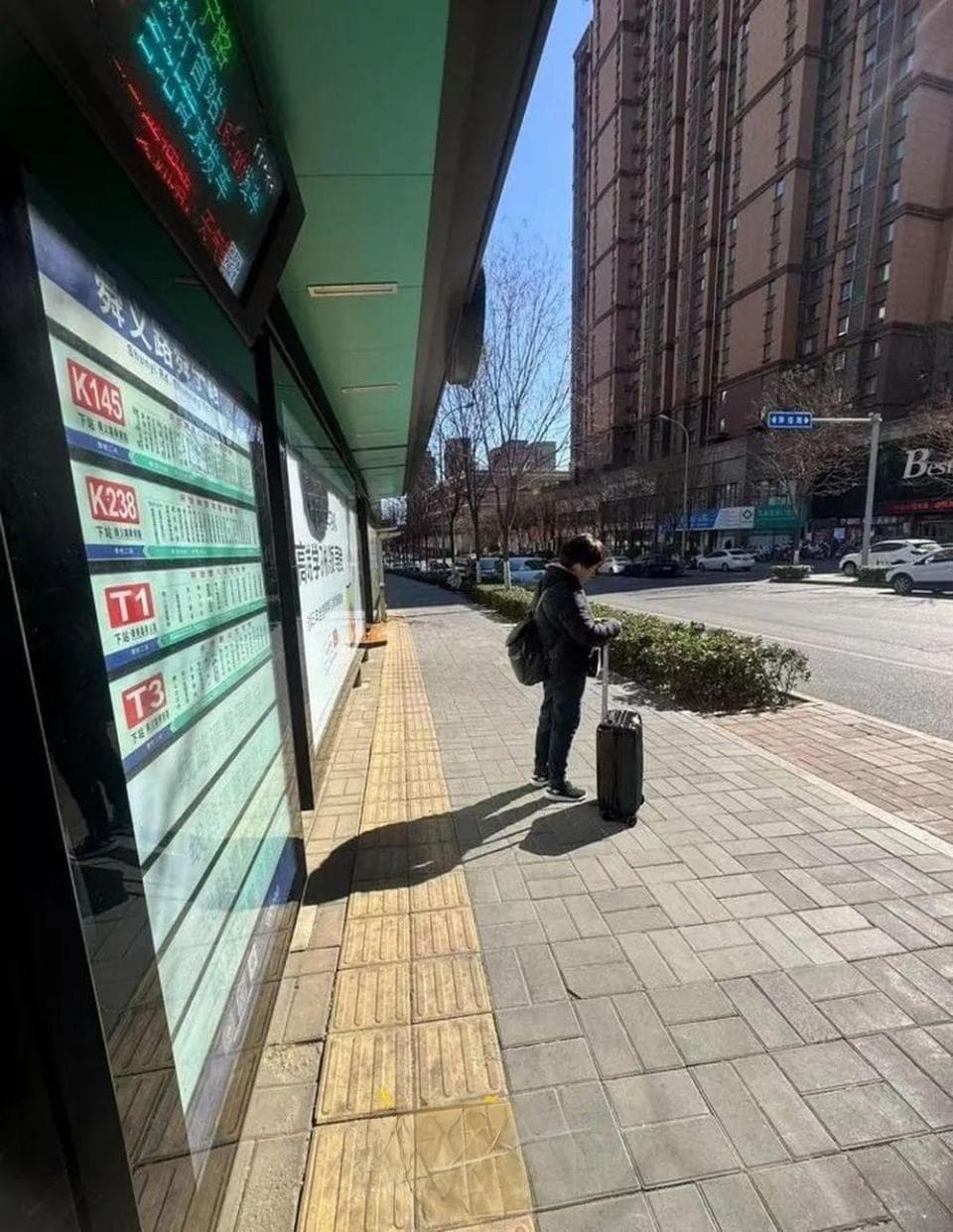 济南多个公交站牌名仅一字之差，市民称难分辨，官方回应