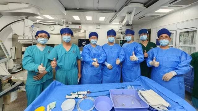 35岁男子中风，原来心脏有个“洞”！新技术一次性完美“缝”上……