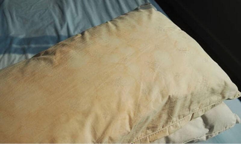 枕头多久换一次？不同材质枕头使用寿命与淘汰年限
