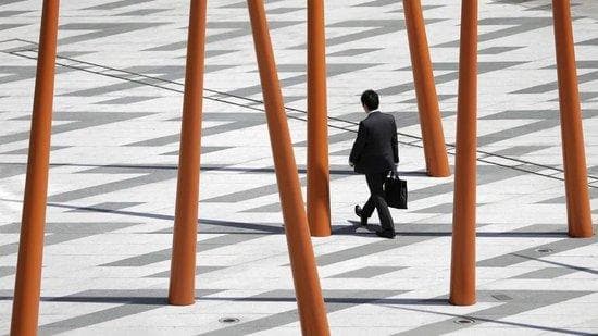 日本学历贬值的20年
