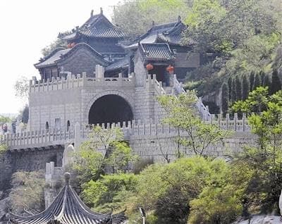 龙洞探秘指南：揭开地下世界的神秘面纱 🌋