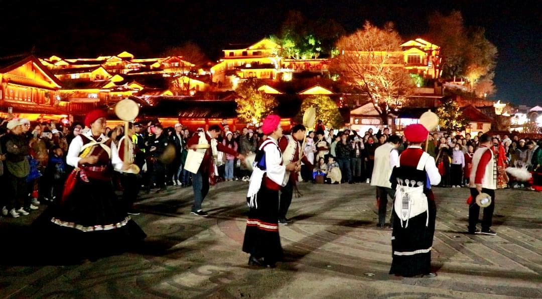丽江古城上演纳西勒巴舞展演：传承民族文化魅力